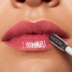 essence What the Fake! velvet finish close-up on lips
