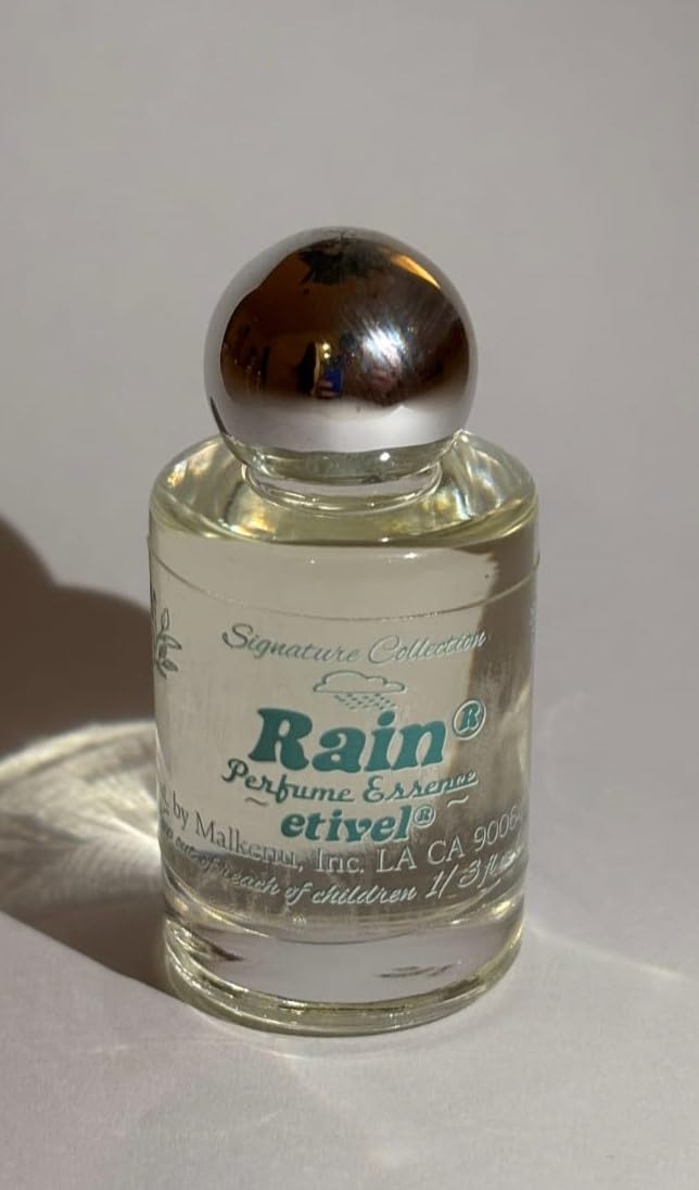 Etivel Rain perfume bottle closeup highlighting premium glass design for everyday wear
