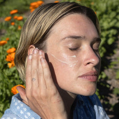 evanhealy coconut-jojoba-vanilla-oil-blend bottle image suggests luxurious skin care