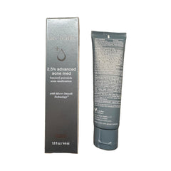 Face Reality Skincare 2,5% Acne Med – routine d’application simple pour une peau nette.