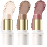 Falocutus contour stick set nose highlight for a lifted, natural look.