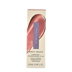 Plush doe-foot applicator delivering even product with Treatz lip oil