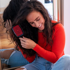 FHI Heat UNbrush Red wet-hair use demonstrates gentle detangling.