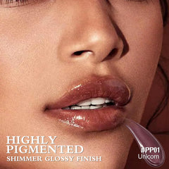 FOCALLURE Easy-application gloss glides on in one swipe for quick touch-ups.
