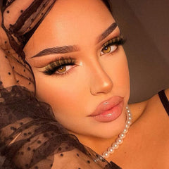 Focipeysa Fluttery lashes deliver full volume for everyday glam.