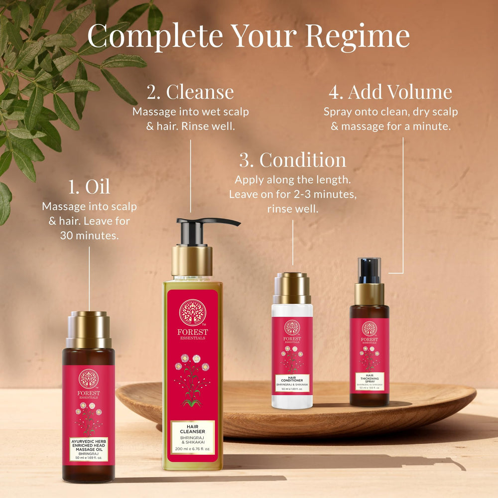 Application facile sur cheveux mouillés avec le Forest Essentials Hair Cleanser.