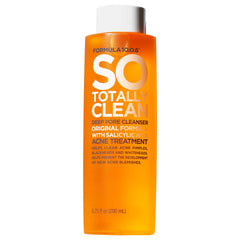 Formula 10.0.6 So Totally Clean bottle ready for daily use to clear pores.