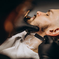 Fozirut hair texturizing razor included, ideal for adding texture during cuts.