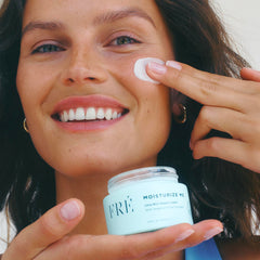 FRÉ ceramides and rosehip oil ingredients visible in formula illustration.