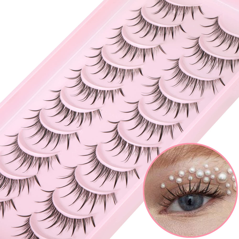 Geeneiya manga lashes natural look clusters close-up for subtle anime-inspired lashes.