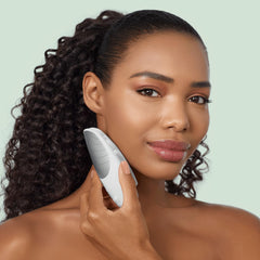 GESKE SmartAppGuided brush performing cleansing and pore care with sonic pulses