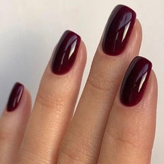 GLAMERMAID double-structured nails provide strong tips with natural cuticle fit.