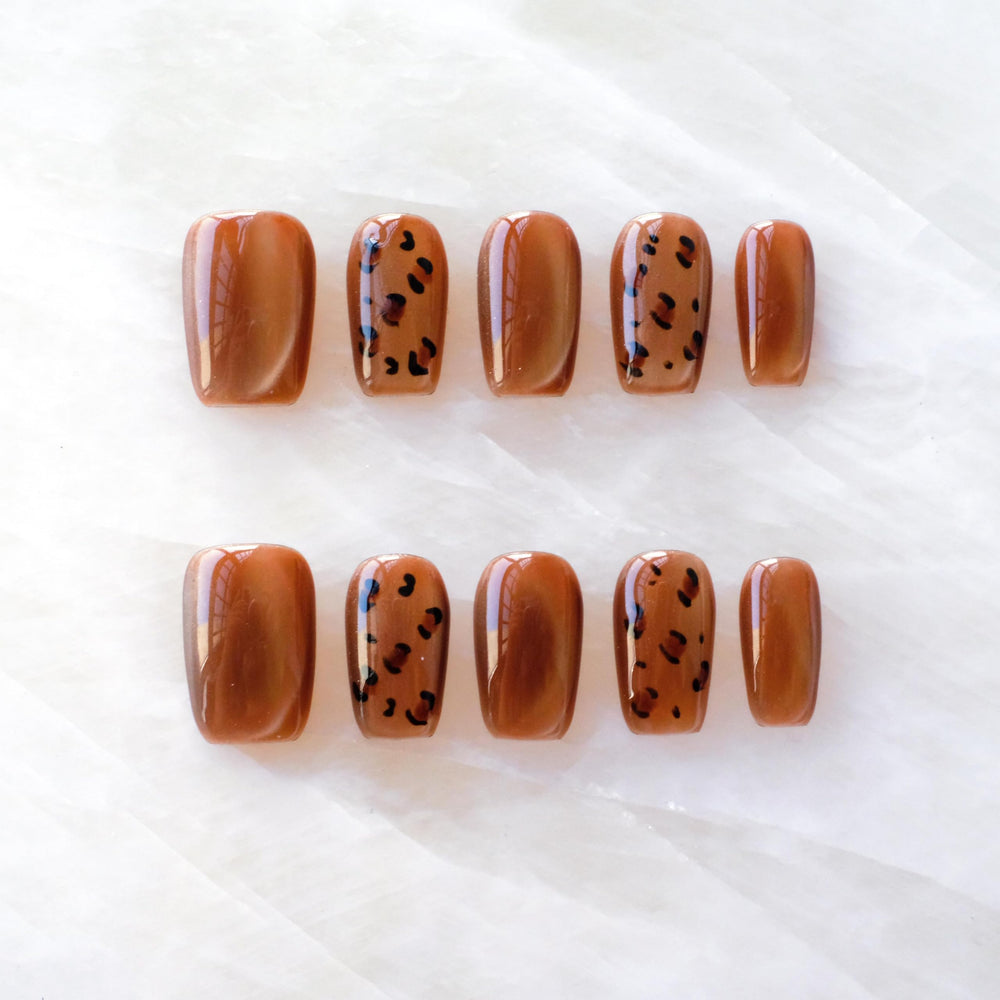 GLORS nails with caramel leopard pattern for an elegant fall look