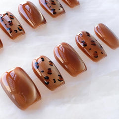 GLORS 10-piece set delivers a complete manicure at home