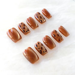 GLORS glitter cat eye nails catch light for festive styling