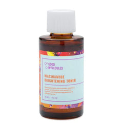 Good Molecules Niacinamide Brightening Toner liquid-texture closeup highlights a light, alcohol-free formula.
