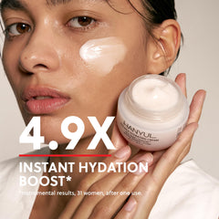Swatch of HANYUL Red Rice Hydrating Cream on skin for hydrated glow