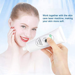 HAPYONLFU carbon peel gel on the nose area to reduce blackheads