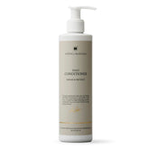 Harklinikken Daily Conditioner bottle pour showing smooth detangling potential