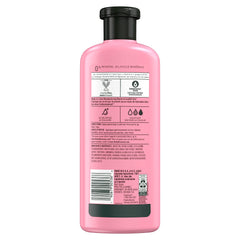 Conditioner on wet hair delivers frizz control and added shine.