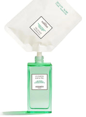 Bottle cap and label showcase Hermès Un Jardin Sur Le Nil, ideal for daily ritual.