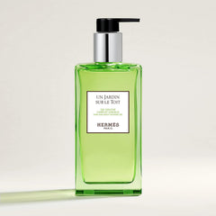 Hermès Un Jardin Sur Le Toit shower gel bottle front shows premium design and refillability.