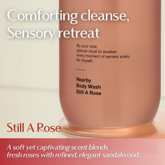 Hersteller Nearby bottle closeup shows plant-based formula for soft, hydrated skin