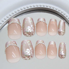 Hkanlre medium-length nails worn on hand for instant glamour