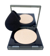 Huda Easy Bake Snatch compact with sponge enables precise setting and on-the-go touch-ups