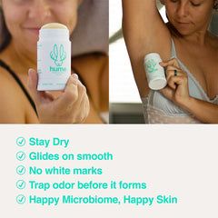 HUME roll-on moisture-absorption action demonstrates dry, comfortable armpits.