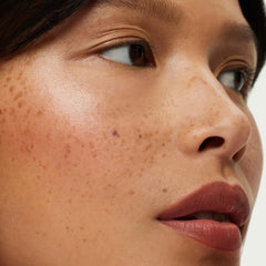 ILIA Lip Sketch Earthen contains Hyaluronic Acid for hydration.