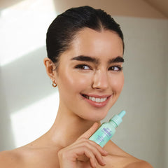 Drops mixed with moisturizer to tailor shade with Isle of Paradise