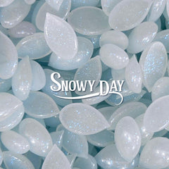 Italwax Snowy Day transparent wax close-up highlighting a gentle, low-melting formula.
