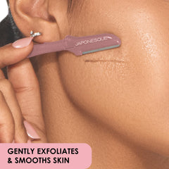 JAPONESQUE dermaplaner ergonomic grip designed for controlled at-home use.
