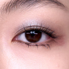 JAVIN DE SEOUL Wink Eye Shimmer applicator tip enables precise highlights