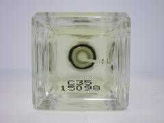 Jo Malone Mimosa & Cardamom box displays gift-ready presentation and brand storytelling