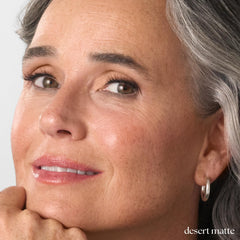 Julep Eyeshadow 101 Built-in smudger demonstrates effortless blending without brushes