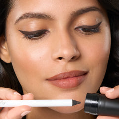 Julep When Pencil Met Gel demonstrates smooth glide without tug.