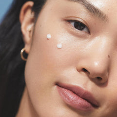 Bakuchiol and Alfalfa blend highlight retinol-like power without irritation in the serum.