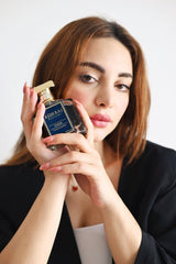 Emir top notes of Sicilian orange and bergamot awaken the senses for an invigorating start.