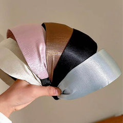 KOVOLITU non-slip headband provides secure grip during activities