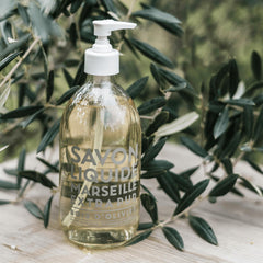 La Compagnie de Provence Olive Wood fragrance close-up highlighting warm scent.