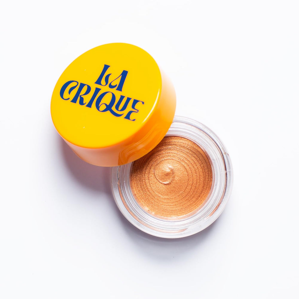 LA CRIQUE bronze cream eyeshadow highlighter swatch with natural glow and buildable coverage.