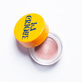 La Crique cream eyeshadow in retro pink adds luminous color and glow.
