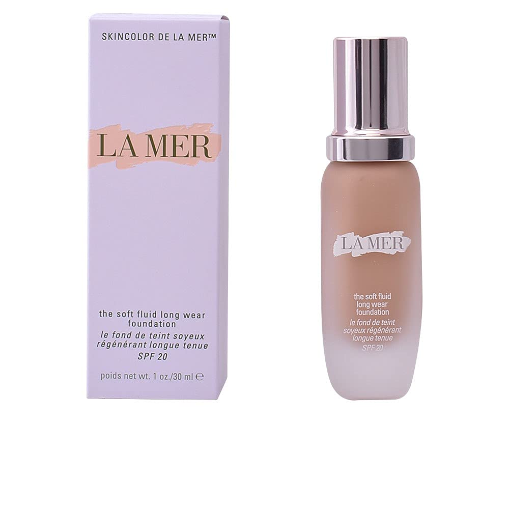 La Mer soft fluid long-wear foundation in 23 Sand provides hydration and an even, lasting finish.