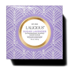 Gros plan sur les cristaux de sucre lavande, exfoliation délicate.