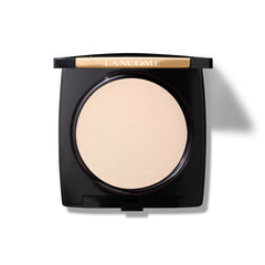 Lancôme Dual Finish powder compact shows a versatile natural matte look.