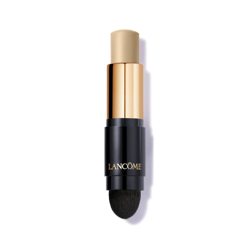Lancôme Teint Idôle Ultra Wear with built-in kabuki brush for easy blending
