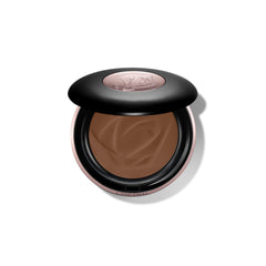 Lancôme Teint Idole Ultra Wear powder compact close-up showing the soft matte finish and pore-blurring effect.