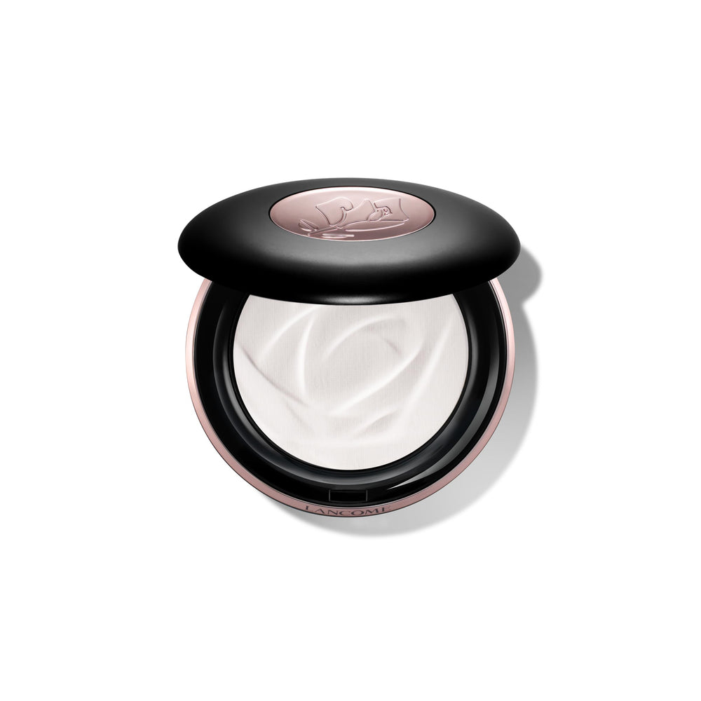 Lancôme Teint Idole Ultra Wear compact; pore-blurring, soft-matte finish.
